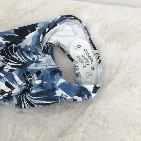 Nip Tuck Women’s One Piece Blue Floral Palms Slimming Swimsuit NWT Size 6 - Picture 7 of 10